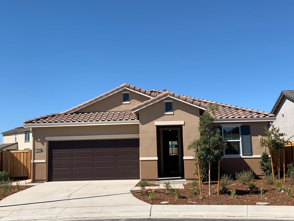 2475 Barolo St in Manteca, CA - Building Photo