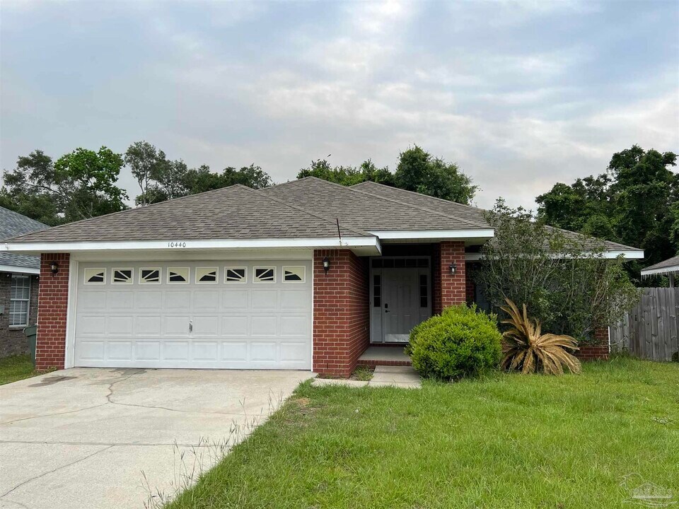 10440 Millbrook Dr in Pensacola, FL - Building Photo