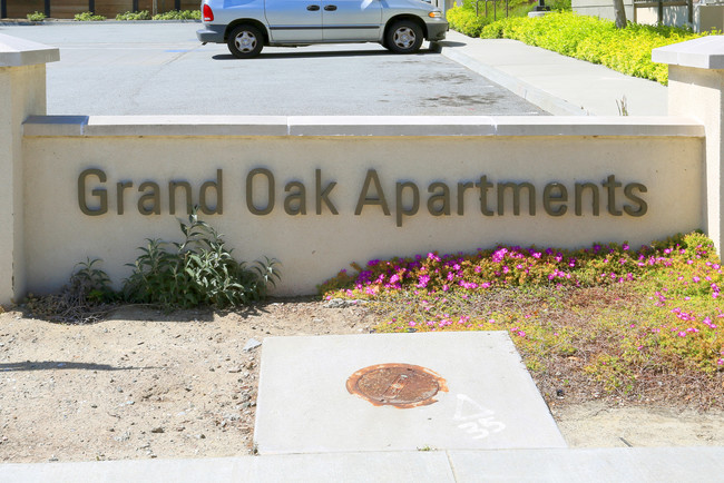 Grand Oak Apartments in South San Francisco, CA - Building Photo - Building Photo