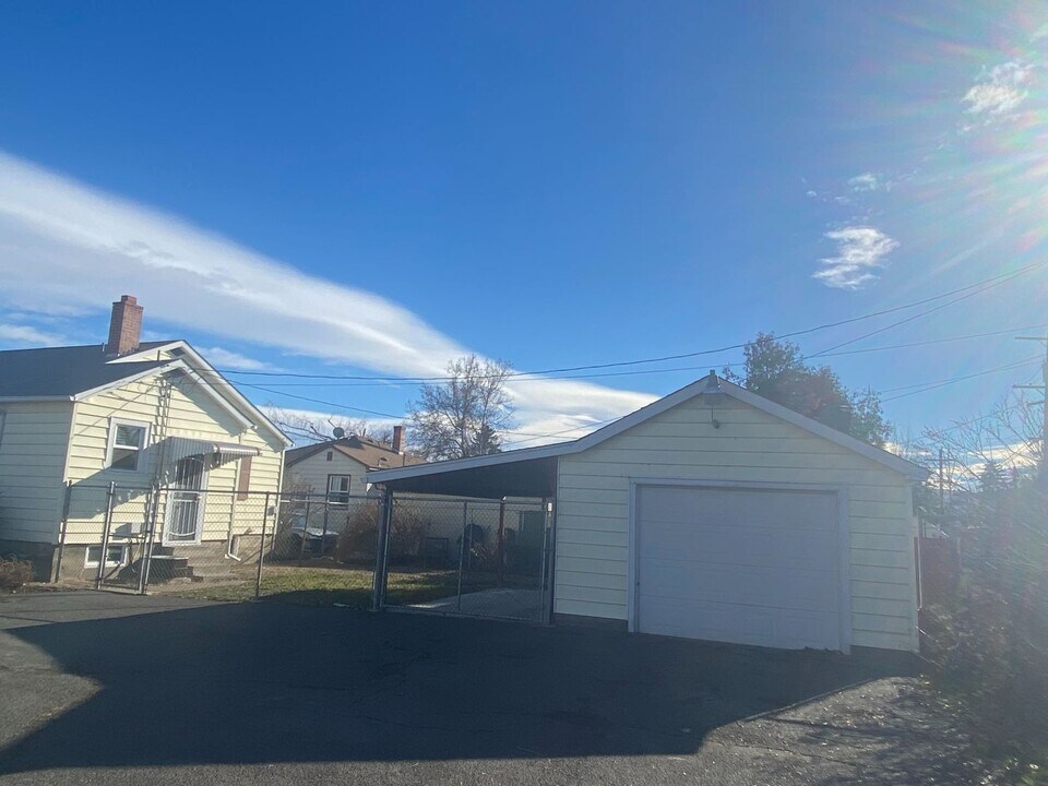 1012 Pleasant Ave in Yakima, WA - Building Photo