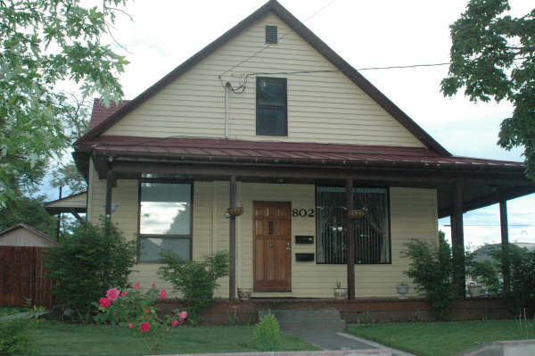 property at 802 N 8th Ave