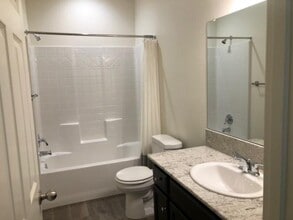2255 Lombard Ln in Clovis, CA - Building Photo - Building Photo