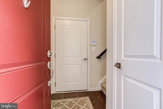23225 Milltown Knoll Square in Ashburn, VA - Building Photo - Building Photo
