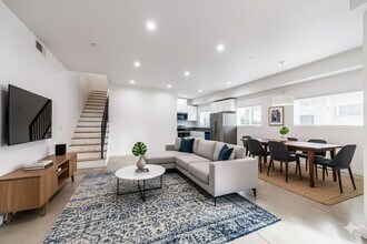 11841 Runnymede St in Los Angeles, CA - Foto de edificio - Building Photo