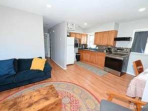 36 Diaz St in Iselin, NJ - Building Photo - Building Photo