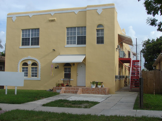 1652 Madison St in Hollywood, FL - Foto de edificio - Building Photo