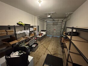 10748 NW 74th St in Medley, FL - Building Photo - Building Photo