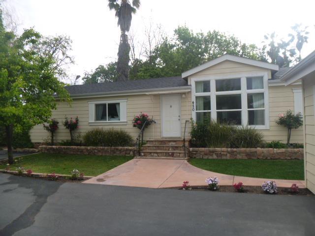 420 S Montgomery St in Ojai, CA - Foto de edificio