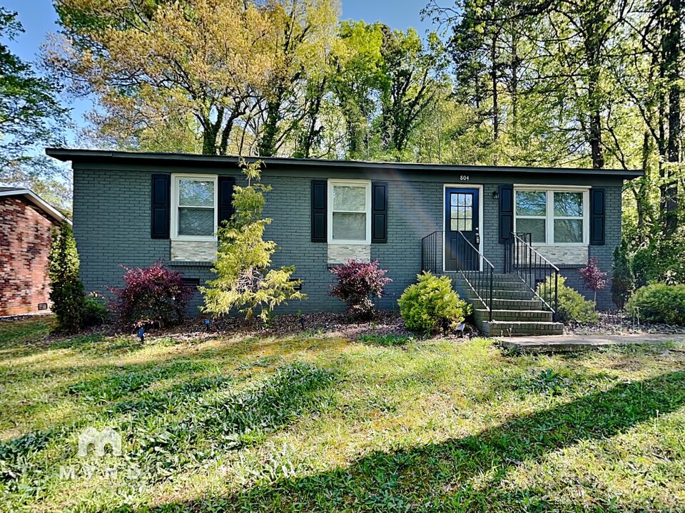 804 Woodlawn Ave in Mount Holly, NC - Building Photo