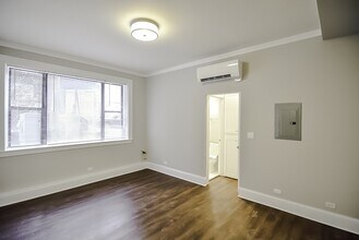823 W Lakeside Pl, Unit A01C in Chicago, IL - Foto de edificio - Building Photo