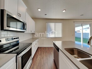 1003 Jillian Ave in Kuna, ID - Building Photo - Building Photo