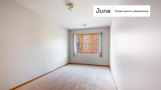 Room in Shared 4 bed/2.5 bath home in Chicago, IL - Building Photo - Building Photo