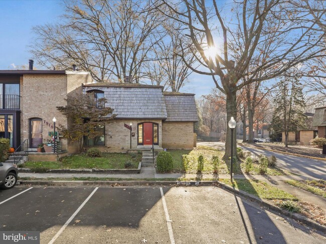 7917 Schuyler Ct, Unit Primary in Annandale, VA - Foto de edificio - Building Photo