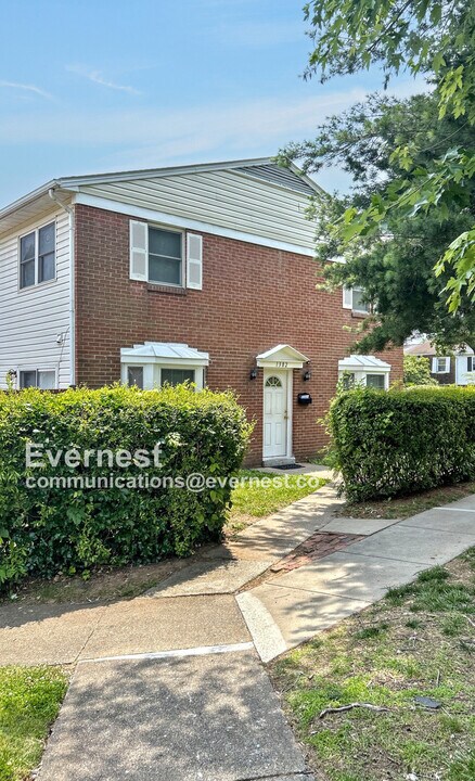1382 Ironwood St in Woodbridge, VA - Building Photo