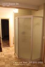 1519 Baker Dr in Kalamazoo, MI - Building Photo - Building Photo