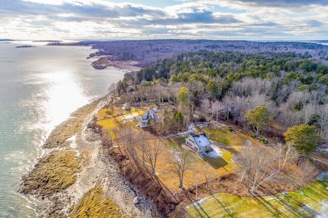 property at 14 Artist Point Rd