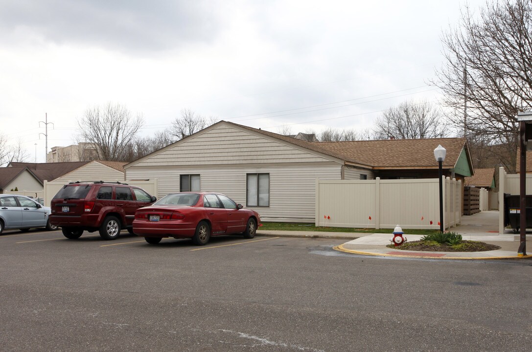 Creekside Villas Apartments North Canton Oh Apartments