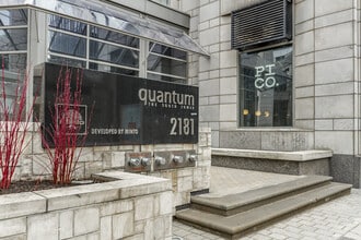 2181 Yonge St in Toronto, ON - Building Photo - Building Photo