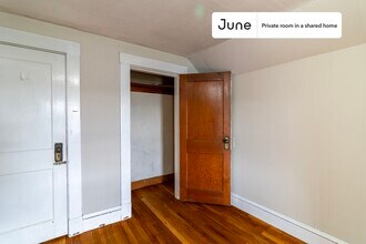 Room in Shared 4 bed/1 bath home in Somerville, MA - Building Photo - Building Photo