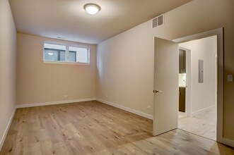 2518 W Addison St in Chicago, IL - Foto de edificio - Building Photo