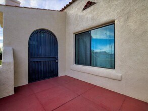 1333 E Broadway Blvd in Tucson, AZ - Building Photo - Building Photo