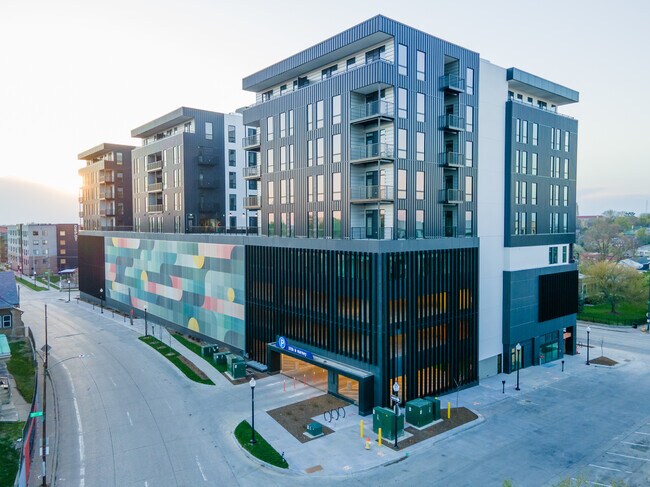 37 West Farnam in Omaha, NE - Foto de edificio - Building Photo