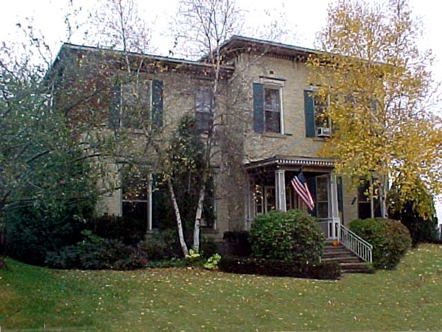 302 Saint Lawrence Ave in Janesville, WI - Building Photo