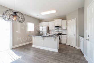 9221 Evans Creek Ct in Charlotte, NC - Building Photo - Building Photo