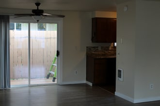 10915 SW Hall Blvd, Unit 1 in Portland, OR - Foto de edificio - Building Photo