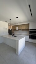 680 NE 64th St in Miami, FL - Building Photo