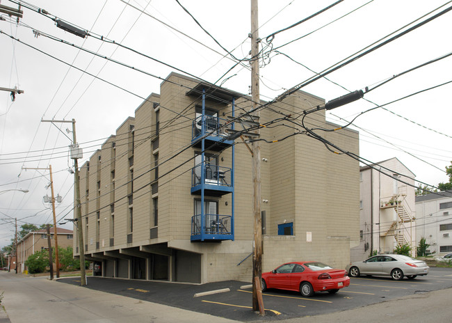 33 E 17th Ave in Columbus, OH - Foto de edificio - Building Photo