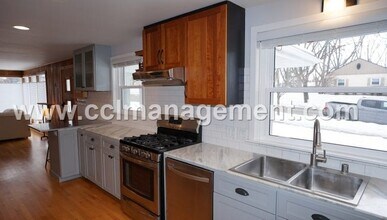 501 W Dean Ave in Monona, WI - Building Photo - Building Photo