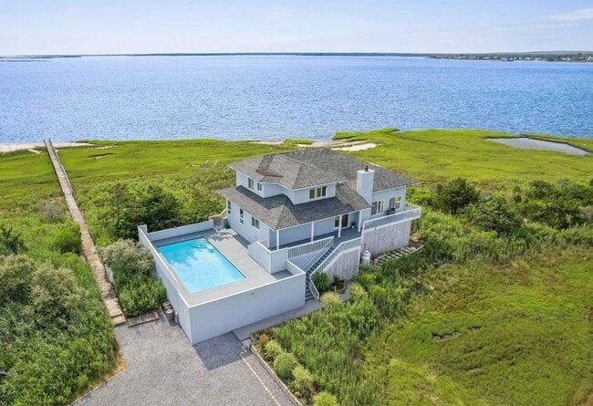 552 Dune Rd in Southampton, NY - Building Photo - Building Photo