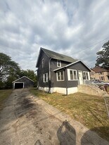 1227 Fairview Ave in Rockford, IL - Building Photo