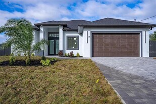 12 SE 17th Ave in Cape Coral, FL - Building Photo