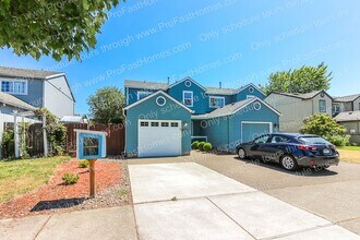 2642 NE 1st Dr in Hillsboro, OR - Building Photo - Building Photo