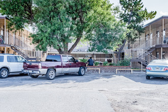 Houston Arms Apartments in Odessa, TX - Building Photo - Building Photo