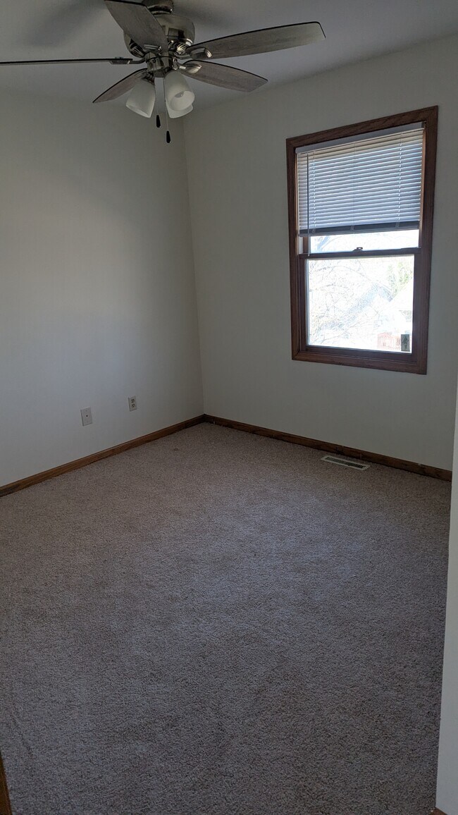 2333 10th St in Coralville, IA - Building Photo - Building Photo