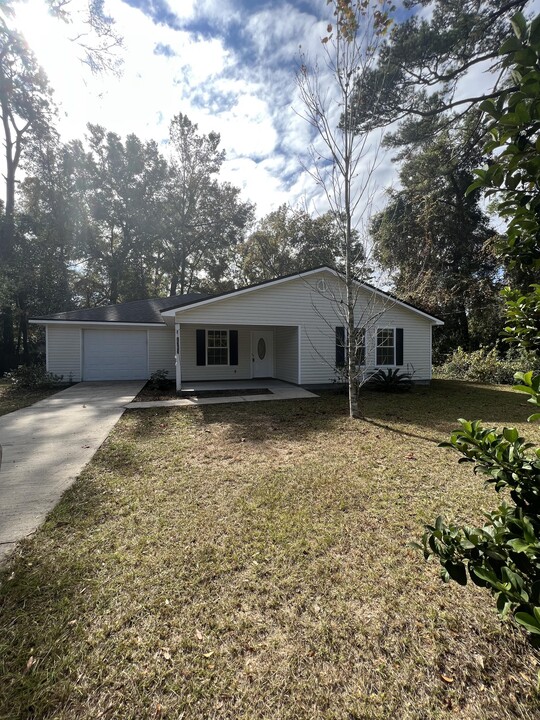 1383 Dr Martin Luther King Jr Rd in Crawfordville, FL - Building Photo