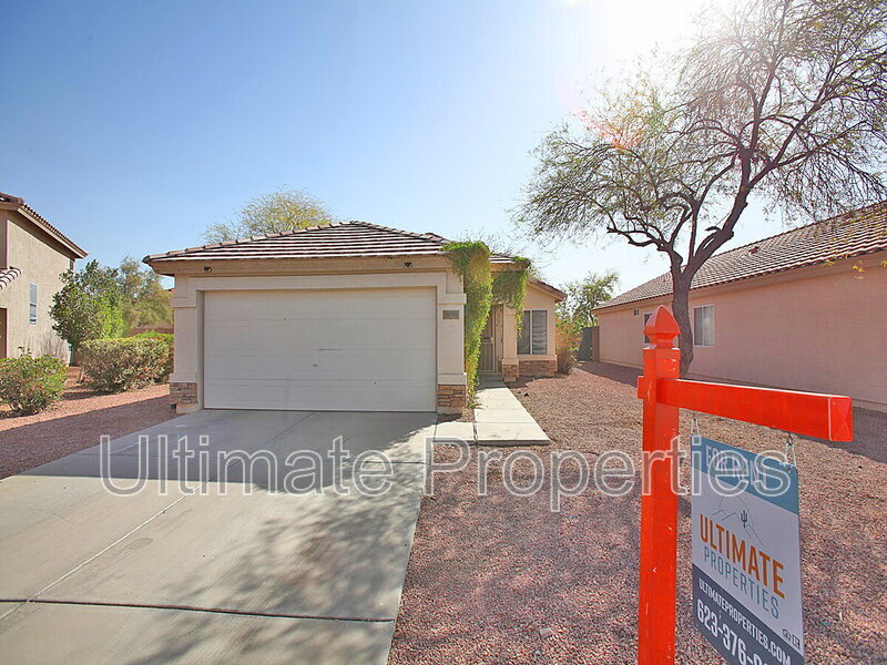 12105 N 128th Ave in El Mirage, AZ - Foto de edificio