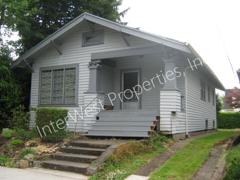 4621 NE 33rd Ave in Portland, OR - Building Photo