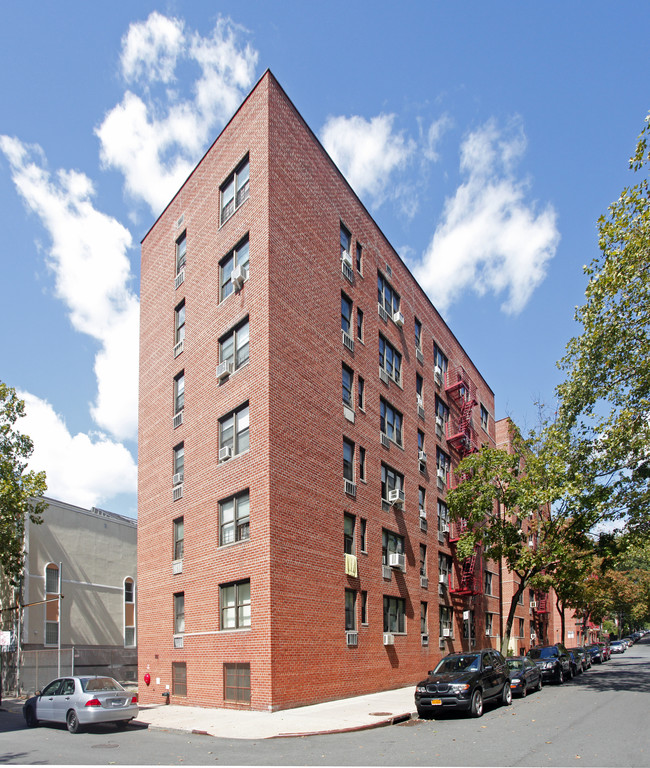 2245 Barker Ave in Bronx, NY - Foto de edificio - Building Photo