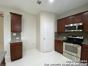 6506 Candlebrite Dr in San Antonio, TX - Building Photo - Building Photo