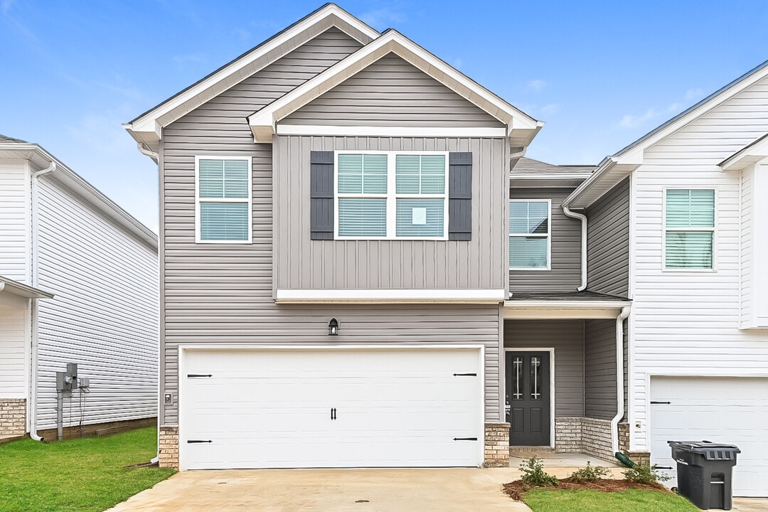 565 The Heights Ln in Calera, AL - Building Photo