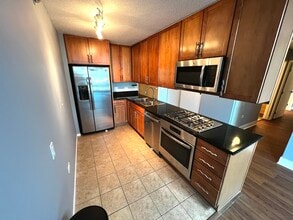 9655 Woods Dr in Skokie, IL - Foto de edificio - Building Photo