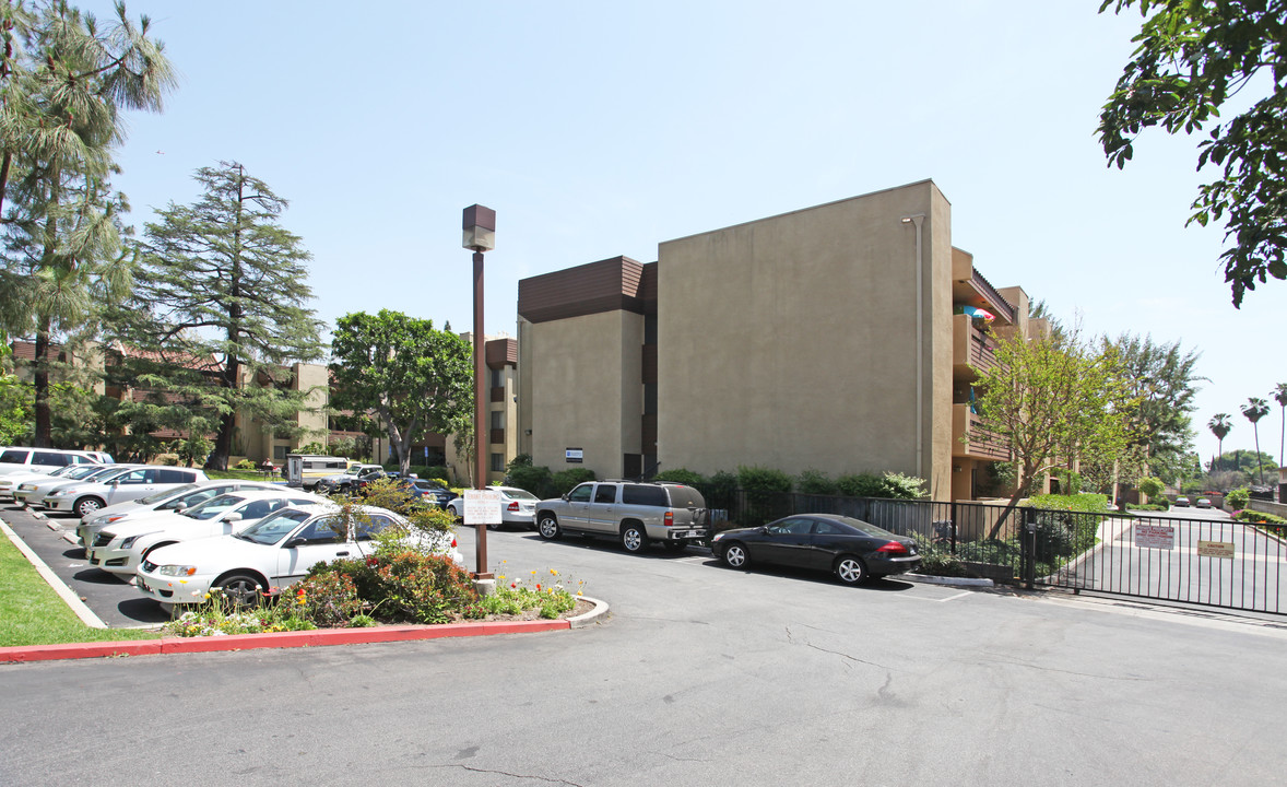 Villa Valley Apartments in Van Nuys, CA - Building Photo