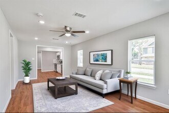 5202 Nichols St in Houston, TX - Building Photo - Building Photo
