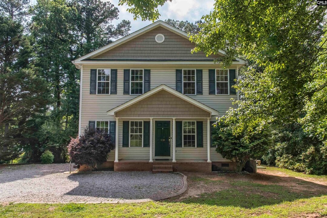 558 Camping Creek Rd in Chapin, SC - Building Photo