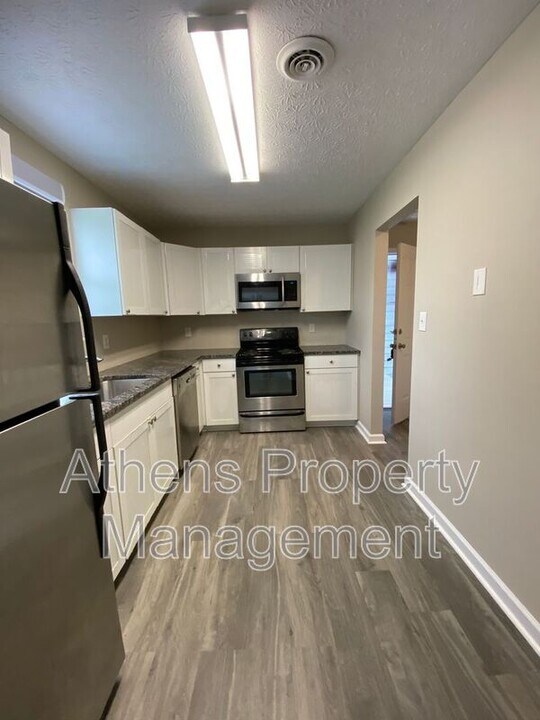 105 Howell Way in Athens, GA - Building Photo