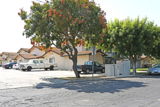 Evergreen Apartments in Merced, CA - Building Photo - Building Photo